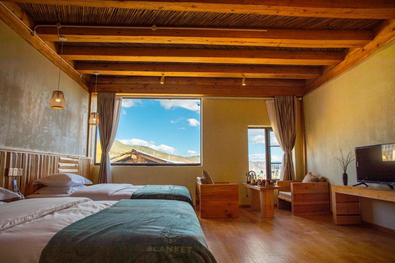 Aurora Hotel Шангри Ла Екстериор снимка