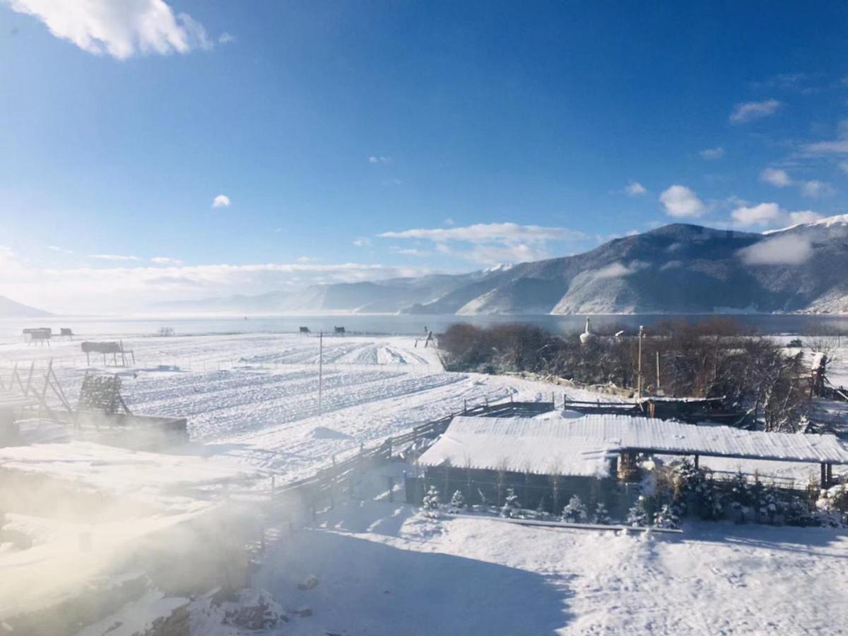 Aurora Hotel Шангри Ла Екстериор снимка